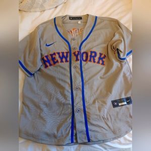 Kids Gray NY Mets Nike Jacob DeGrom jersey.